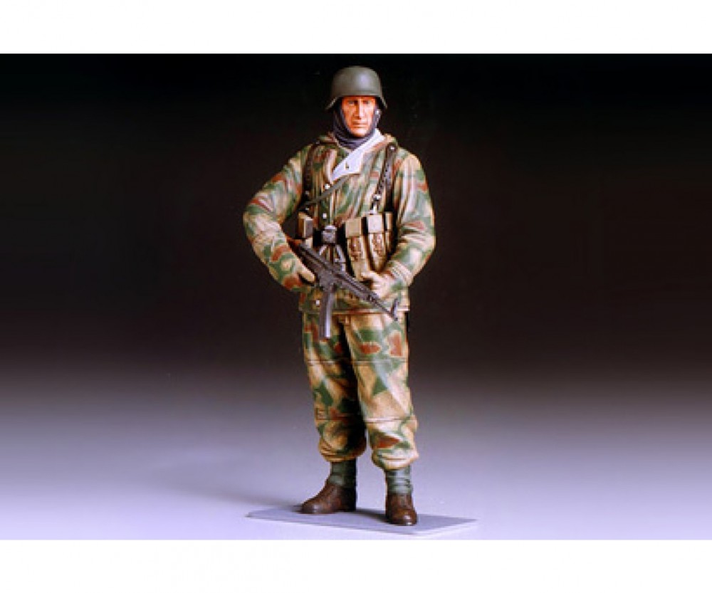 WWII German Infatryman (Reversible Winter Uniform)